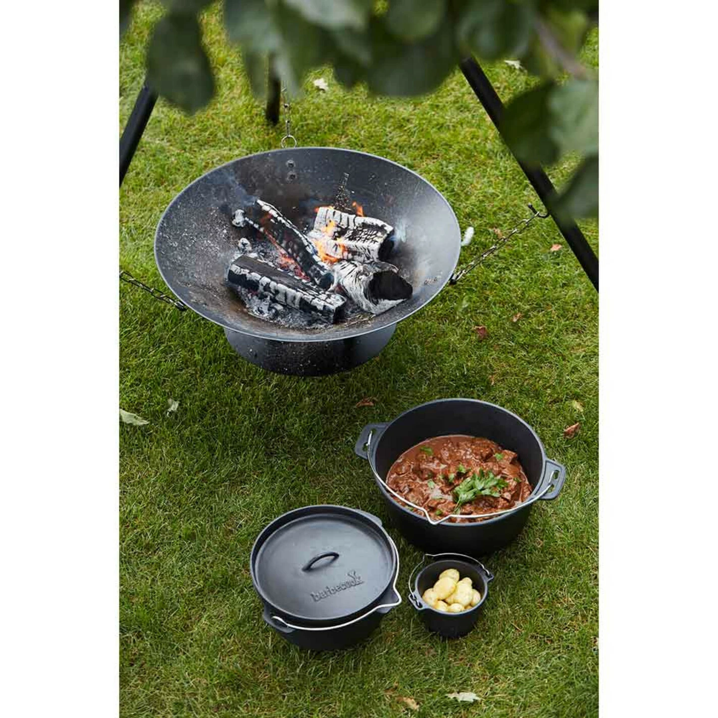 Brasero Junko ø60 Cm Fonte + Trépied + Grille Acier Chromé + Housse - Barbecook 5 Brasero Junko ø60 Cm Fonte + Trépied + Grille Acier Chromé + Housse - Barbecook – Image 5