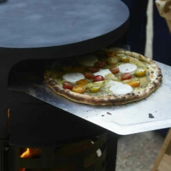 Four à Pizza Dynamic Centre Pour Brasero Nestor Et Jules - Barbecook 7 Four à Pizza Dynamic Centre Pour Brasero Nestor Et Jules - Barbecook -OUTDOORCHEF Boutique four pizza dynamic centre nestor jules barbecook 5404035708071 3
