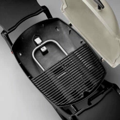 Grille Fonte émaillée Weber Q200/Q2000 - 2 Parties - Weber -OUTDOORCHEF Boutique grille fonte emaille q2000 q200 2 parties weber 0077924038846 4