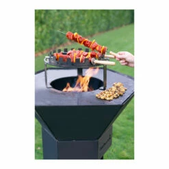Support à Brochettes Dynamic Centre Pour Brasero Nestor - Barbecook -OUTDOORCHEF Boutique support brochettes dynamic centre barbecook 5404035701508 2